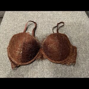 Victoria secret pushup bra 34C without tag but never worn.